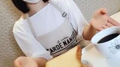 FC2-PPV-2441593 빵집의 간판 소녀가 가게의 앞치마에서 뿌려 질내 사정